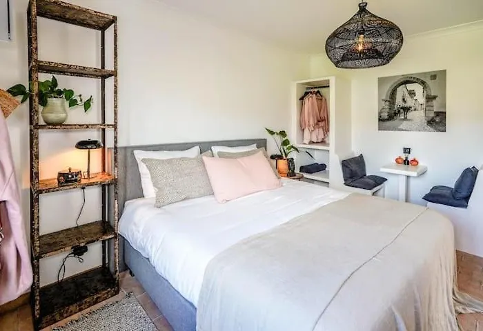 Silvess Bed & Breakfast *